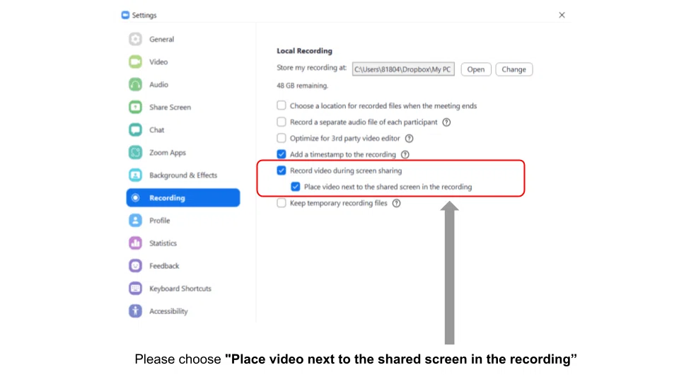 Zoomの設定画面のスクリーンショット。登壇者への録画方法について、よりわかりやすく説明している。「Recording」タブが選択されており、ローカル録画設定のオプションが表示されている。「Record video during screen sharing」と「Place video next to the shared screen in the recording」のチェックボックスが赤枠で強調されている。画面下には、「Please choose 'Place video next to the shared screen in the recording'」という指示文が表示されている。